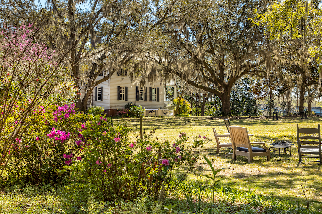 Home in Georgetown, SC in need of generator services on a sunny day.